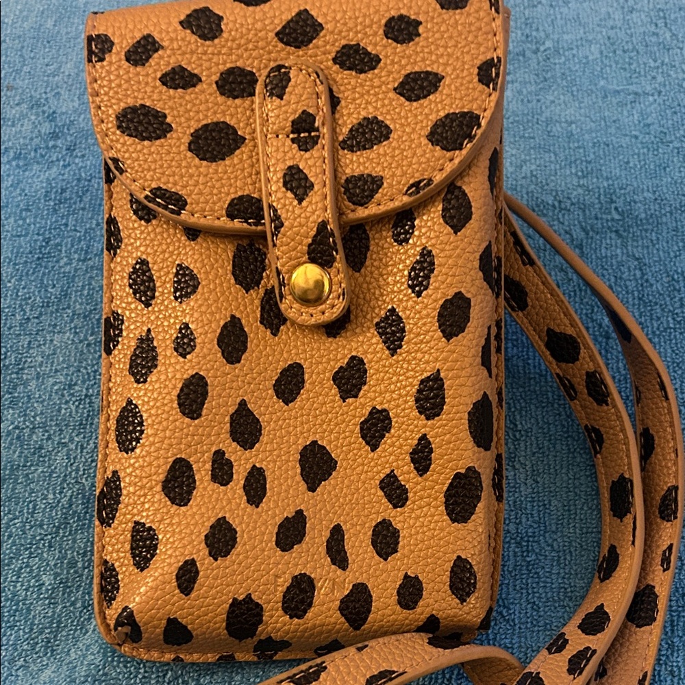Leopard skin Phone purse with three credit card slots and crossbody strap (NWOT)